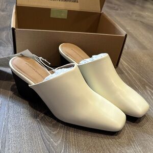 Amazon Essentials Women's Cream Mules